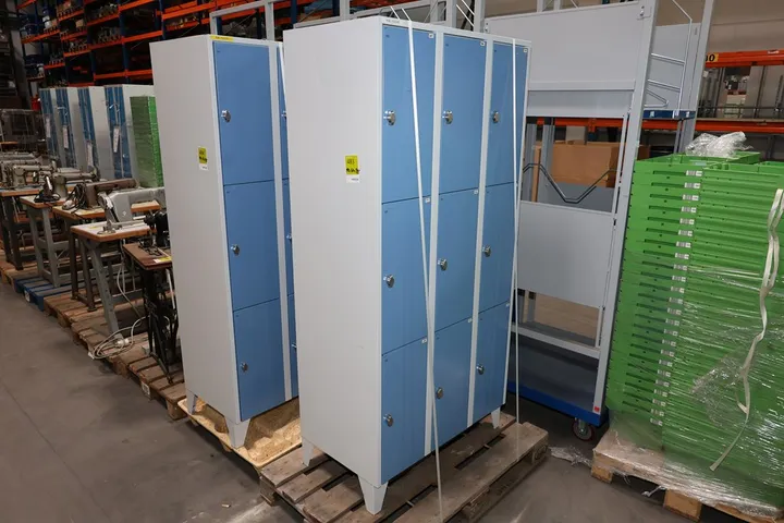 1 x Schließfachschrank Maße: 90 x 50 x 185 cm
